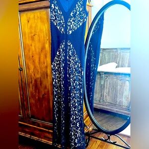 Tadashi Shoji long formal dress in Navy Size 2